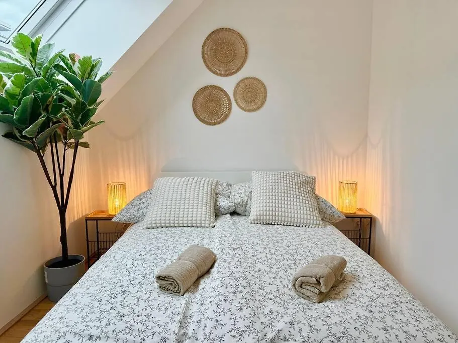Rooftop Apartment With Balcony & Free Parking Vienna